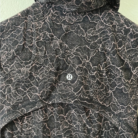 lululemon athletica Black and Pink Patterned jacket - Picture 3 of 5